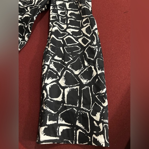 St. John Black and White Abstract Blouse - Picture 14 of 14